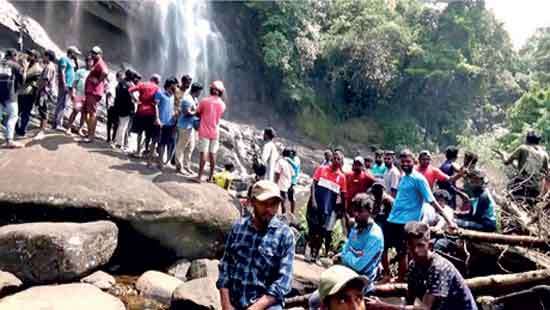 Youth missing from  Galaboda waterfall