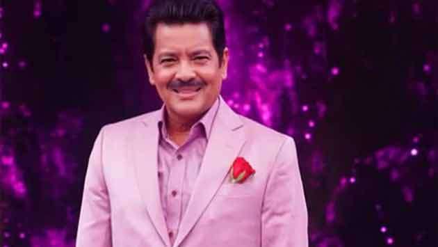 Udit Narayan slammed for kissing female fan during show as video goes viral