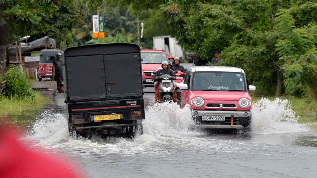 Roads in Gampaha flooded by the relentless rain