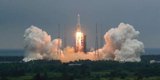 Large segment of Chinese rocket: Very low risk of any damage