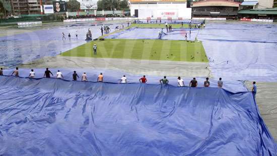 Rain delays second test match