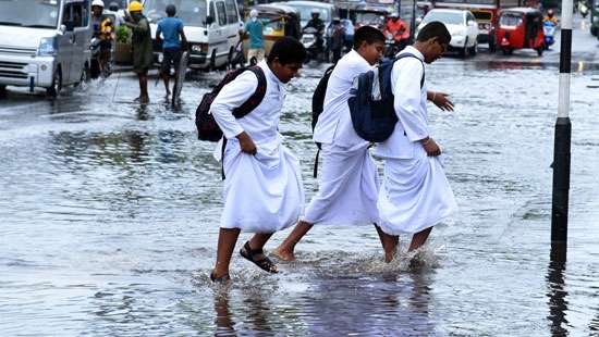 Heavy rains, winds play havoc in Colombo