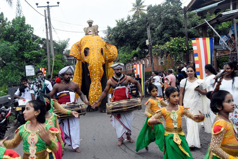 Vesak Maha Perahera... - Caption Story | Daily Mirror