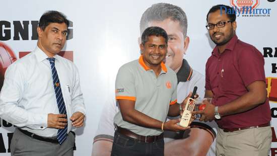 Sampath Bank Engages and Rewards Rangana Herath’s Fans