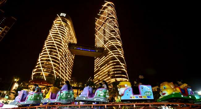 Galle Face Green turns carnival hub
