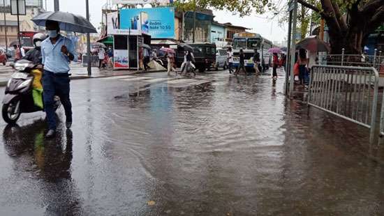 Roads flooded in Colombo