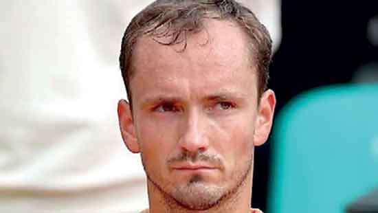 Russian tennis player loses and destroys racquet