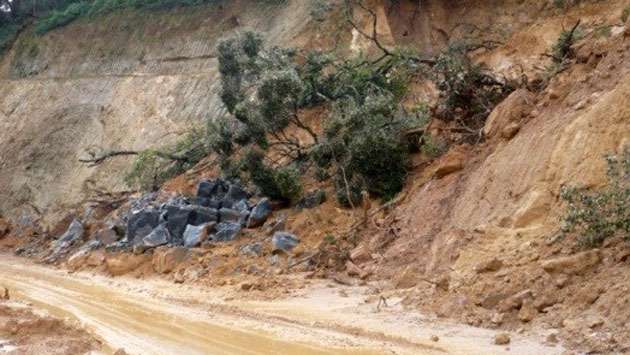 Major landslide blocks Welimada-Nuwara Eliya road; two bodies recovered