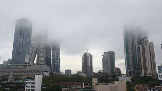 Thick mist covers Colombo