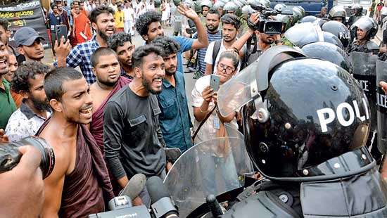 Police fire water cannon at IUSU protestors in Borella