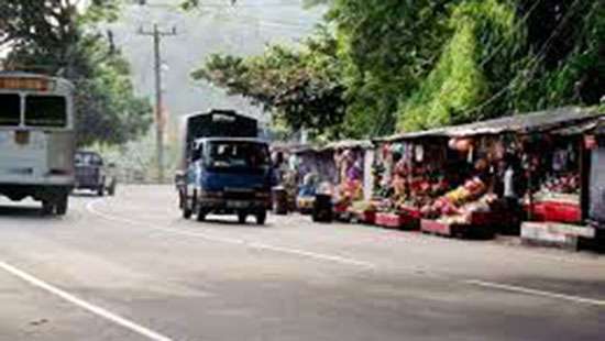 Landslide threat; Kandy-Colombo main road closed from Pahala Kadugannawa