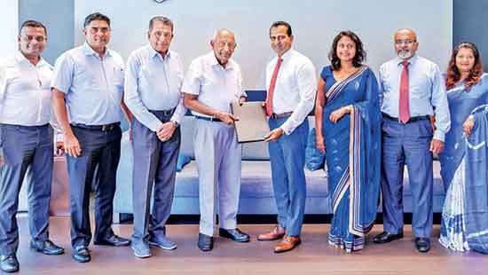 ComBank-Carmart make Peugeot and Leapmotor vehicles more accessible