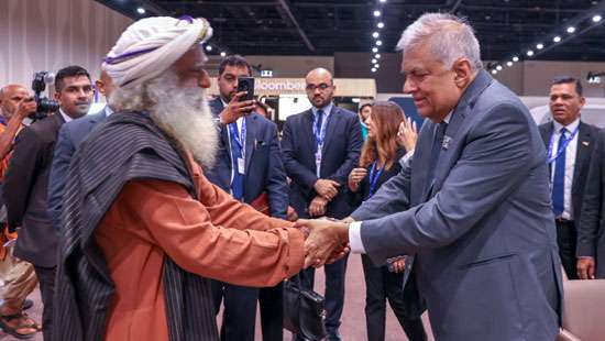 President meets Sadhguru Jaggi Vasudev