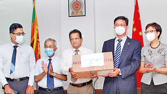 Distribution of medicines by Sri Lanka China Society