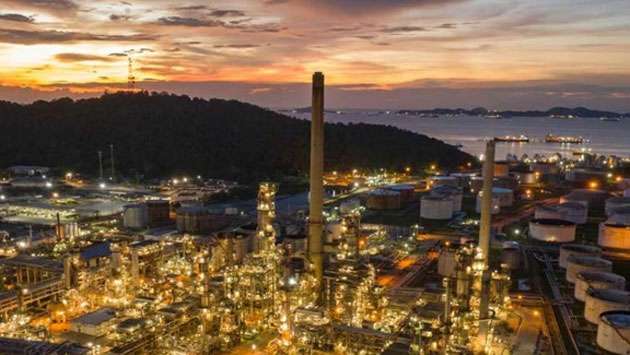 Crude oil prices fall to $68.24, set for weekly gain despite demand concerns