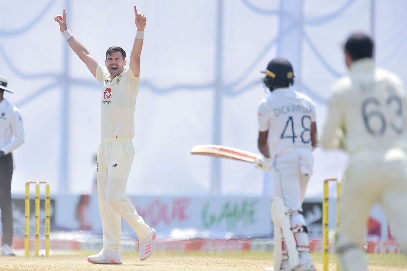 Anderson six-for keeps Sri Lanka in check