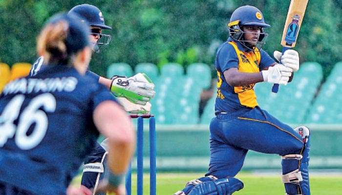 Sri Lankans crash under Kiwis: Sanjana Kavindi (79) makes valiant effort