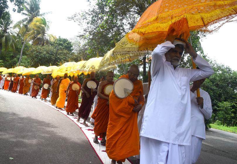 Rs.20mn alms giving for Siridhamma Thera's b'day - Caption Story