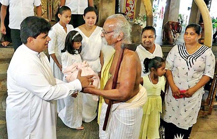 Veddha Chief meets Mahanayake of Malwatta Chapter