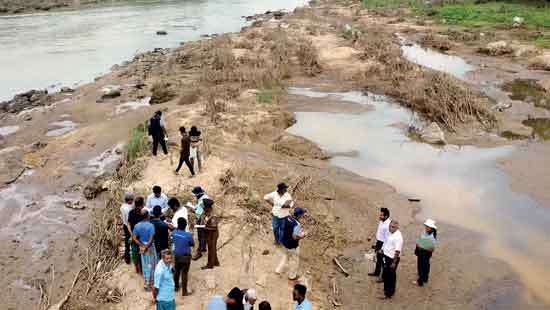 Tensions flare during crackdown on illegal sand mining in Mahaweli
