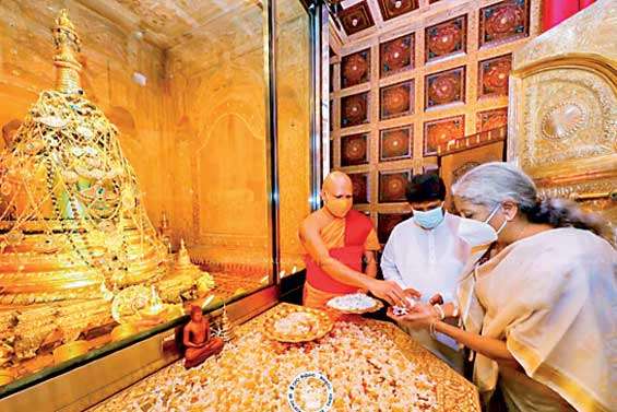 Visiting Indian Finance Minister Nirmala Sitharaman yesterday called over at the Sri Dalada Maligawa and paid homage to the Sacred Tooth Relic.