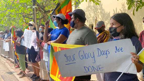 'Go Home Ranil’'- Protestors gather outside UNP Leader’s house