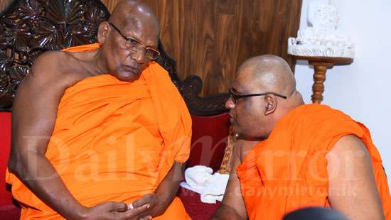 Ven. Gnanasara meets Chief Prelate of Kotte