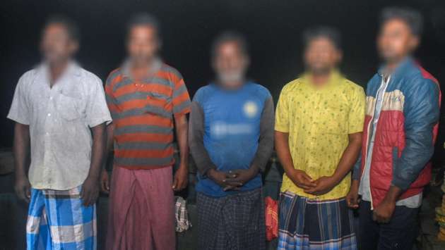 Navy apprehends 14 fishermen for poaching in Sri Lankan waters