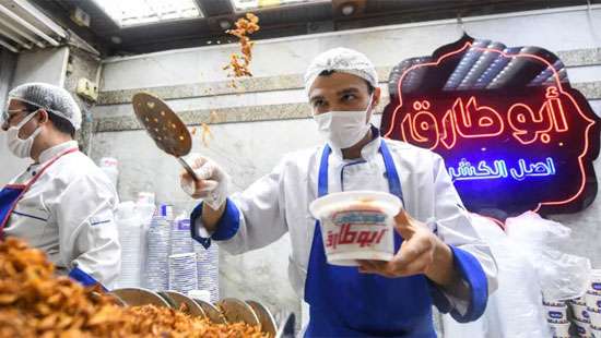 Shops and restaurants in Egypt told to close early as energy crisis deepens