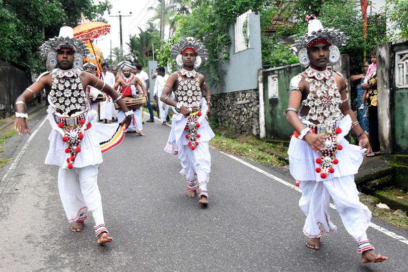 Vesak Maha Perahera... - Caption Story | Daily Mirror