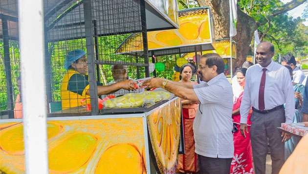 Deputy Minister opens jackfruit stalls...