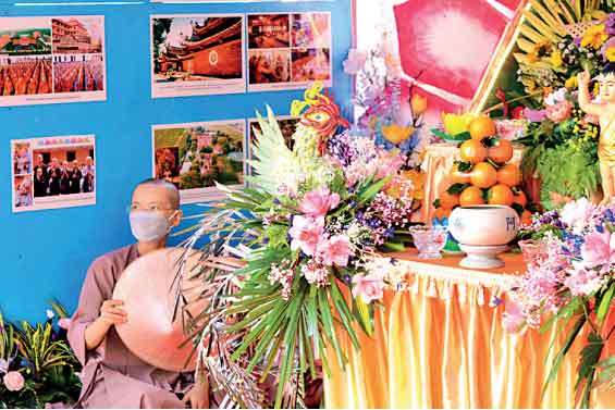 Gangarama comes alive for vesak with  foreign participation