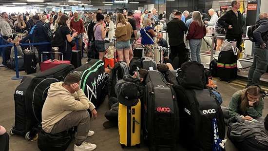 Major power cut halts Manchester Airport flights