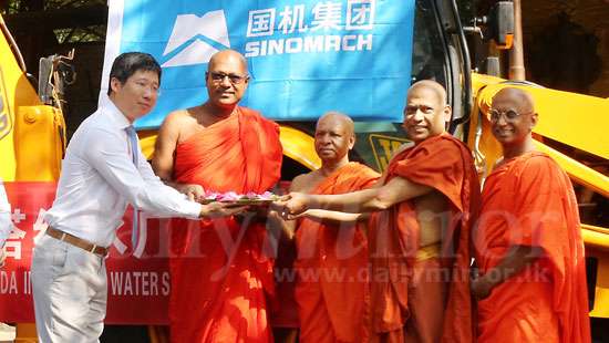 Gangarama Temple receives CMEC donations