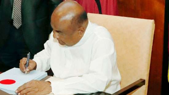 Speaker endorses certificate on Central Bank Bill