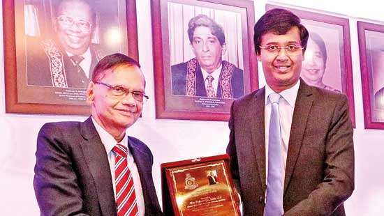 Prof. Peiris felicitated by Alumni Association