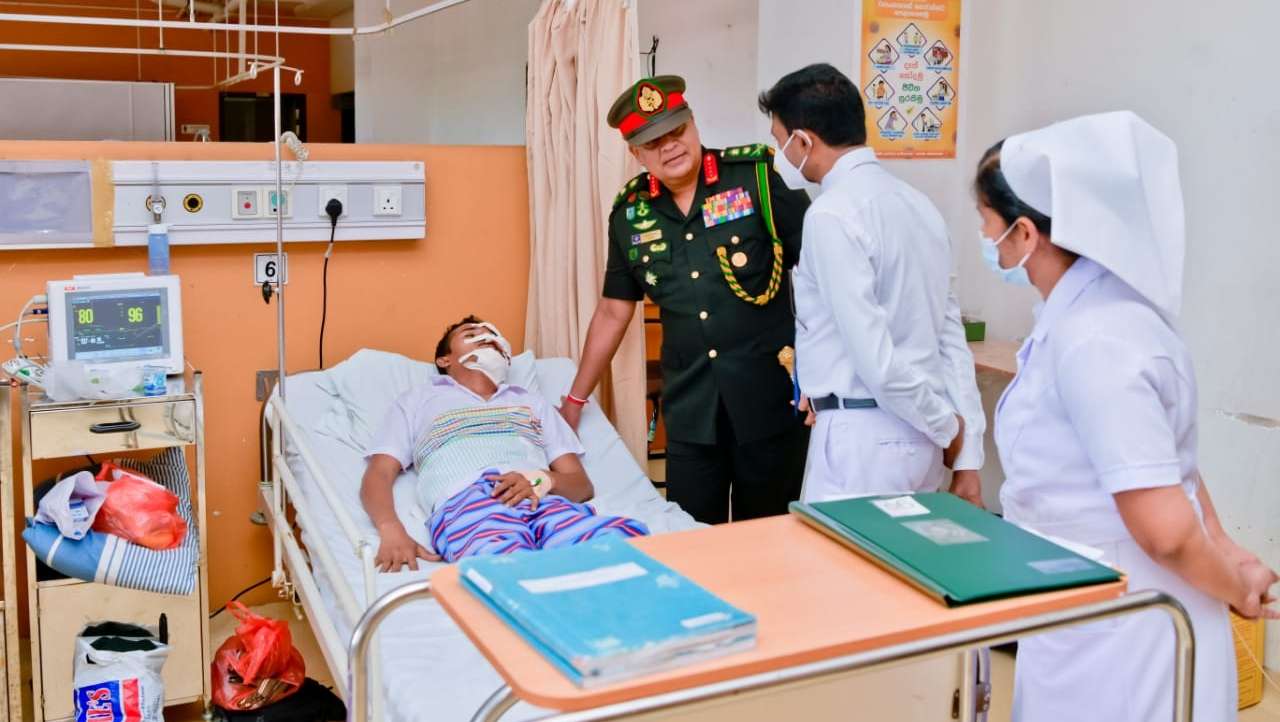 General Silva visits injured soldiers