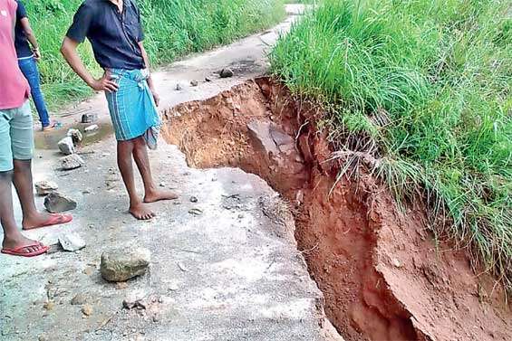 Heavy rainfall triggers landslides,  one village in  Bandarawela cut off