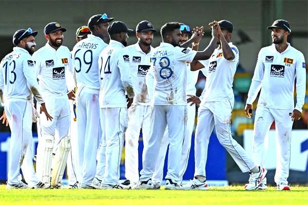 Sri Lanka’s moments of insanity give Pakistan early honours in second Test