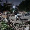 Venezuela earthquakes kill 920 people as families desperate for news