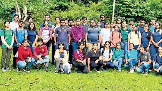 Fresh Undergraduate Join Hands with “Regreen Hantana” project