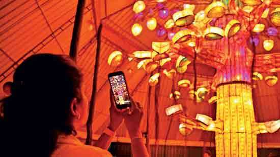 Spectacular Hiripitiya Vesak Lantern on display for a week