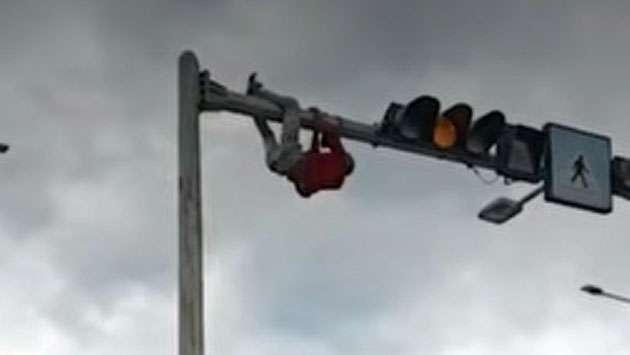 Man rescued after climbing traffic light near Presidential Secretariat