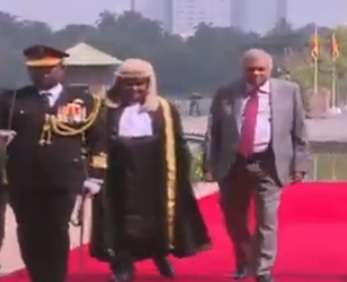 President arrives in Parliament for ceremonial opening 