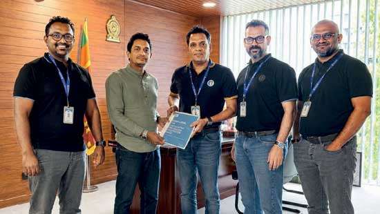 Garment Exporters Chamber presents SLCGE Design Hub proposal to Industry Ministry