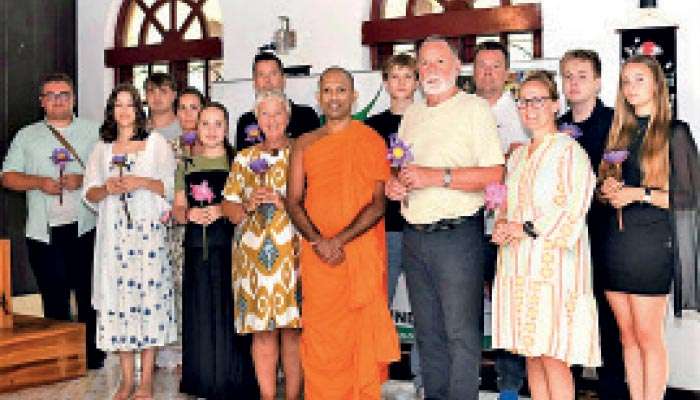 German businessman donates eye glasses