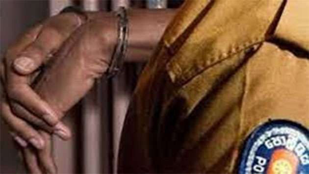 Four Monaragala Crime Unit cops arrested over Rs. 500,000 ganja bribe - Breaking News