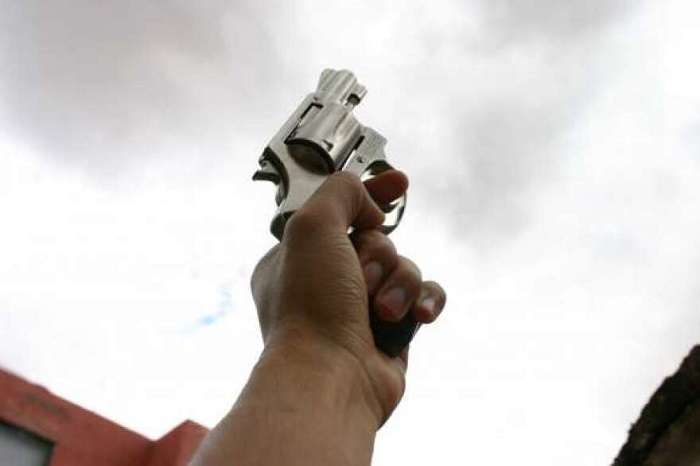 Police fire warning shot in Matugama