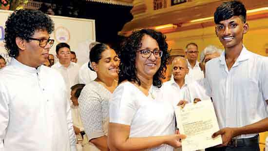 First scholarships awarded under the Galboda Sri Gnanissara Memorial Scholarship Trust Fund