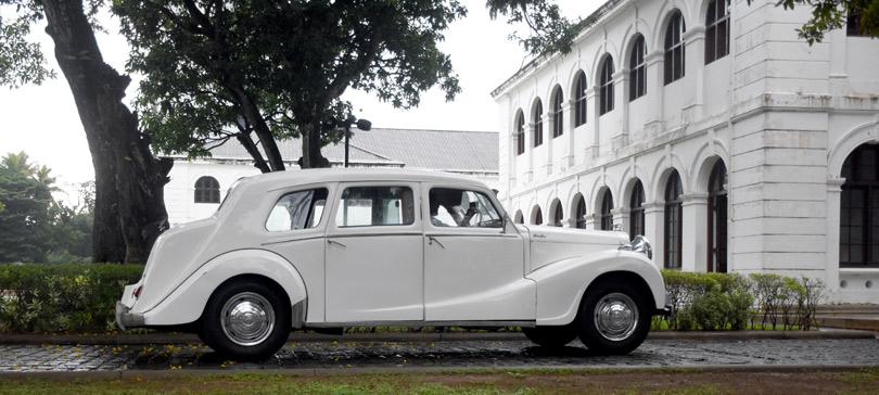 Vintage cars on nostalgic journey... - Caption Story | Daily Mirror